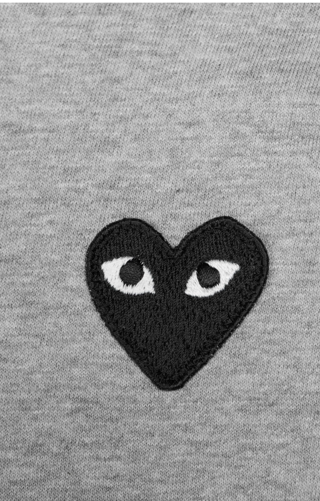COMME DES GARÇONS PLAY
Heart Long Sleeve T-Shirt